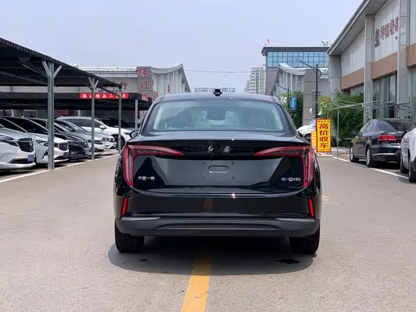 Hongqi E-QM5 2022