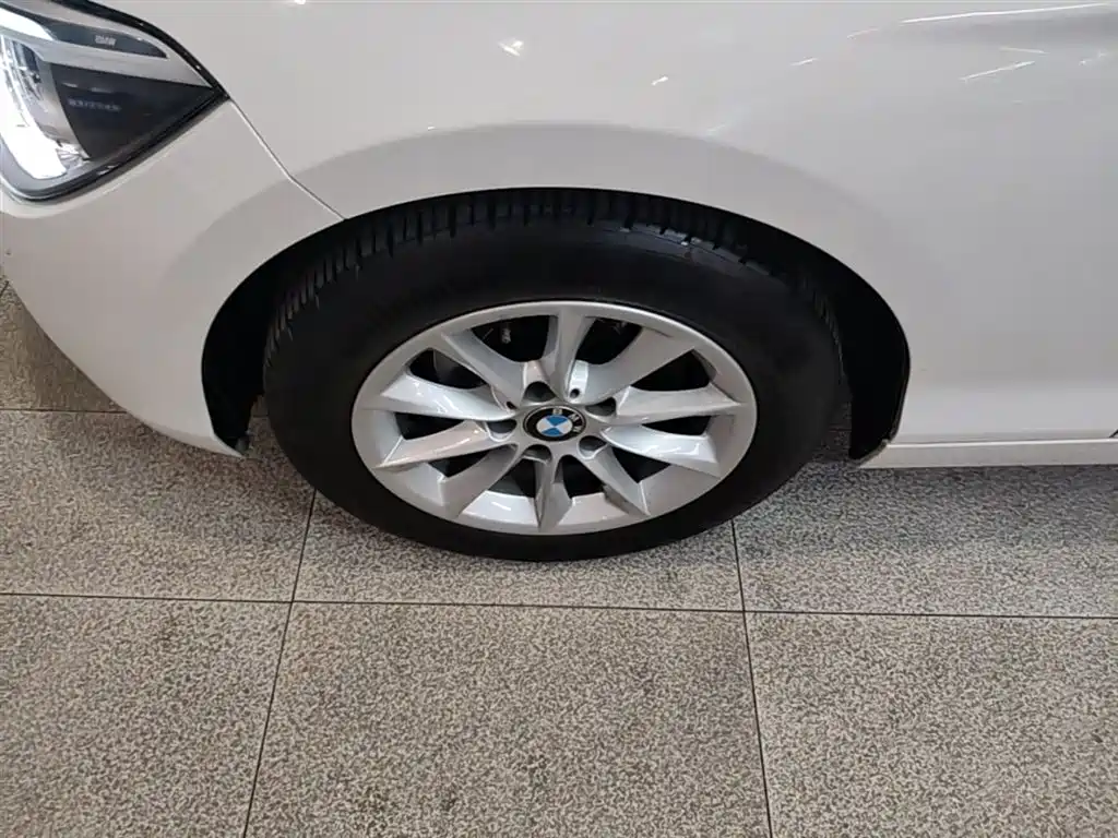 BMW 1 Series 2015 — фото 23