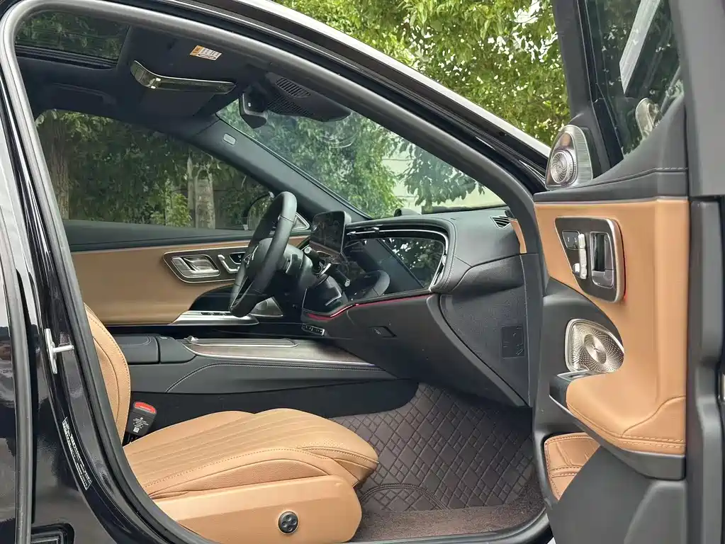Mercedes-Benz E-Class 2025 — фото 11