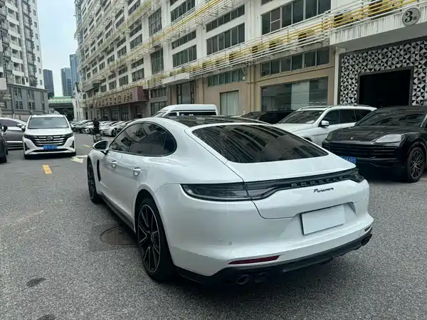 Porsche Panamera 2023