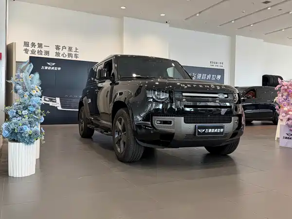 Land Rover Defender 2024