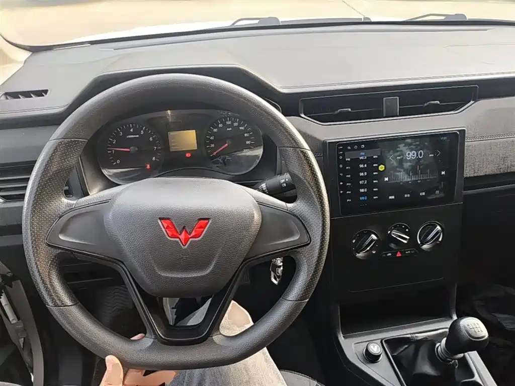 Wuling Hongguang PLUS 2023 — фото 10