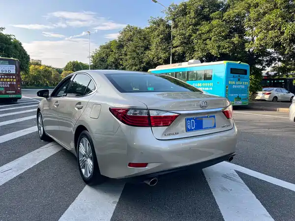 Lexus ES 2015