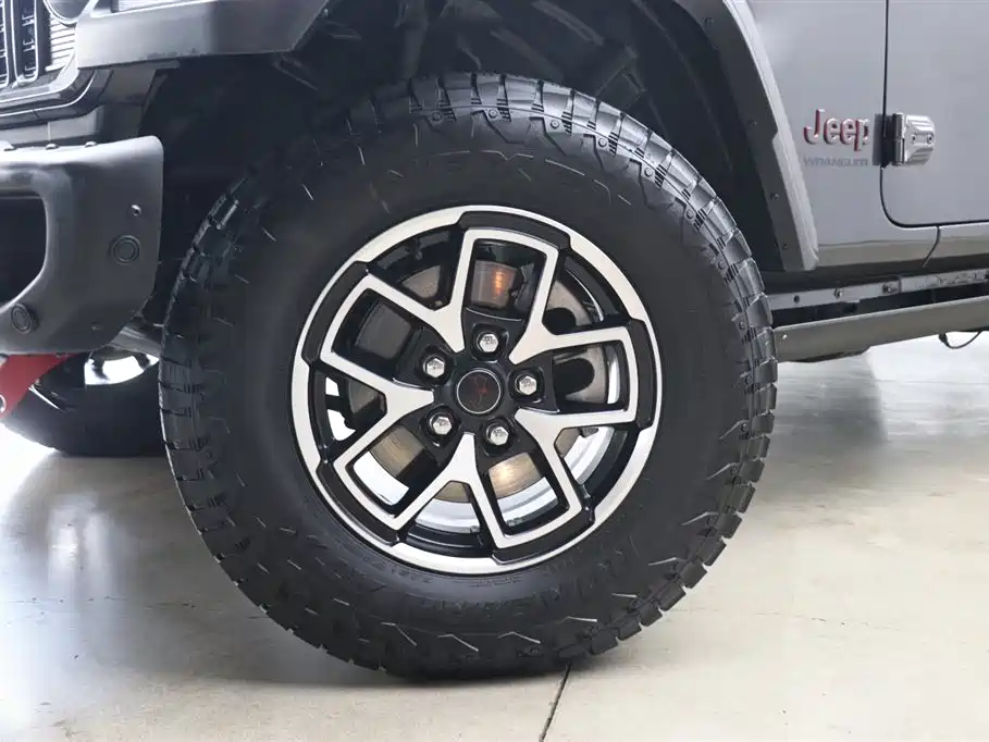Jeep Wrangler 2023 — фото 25
