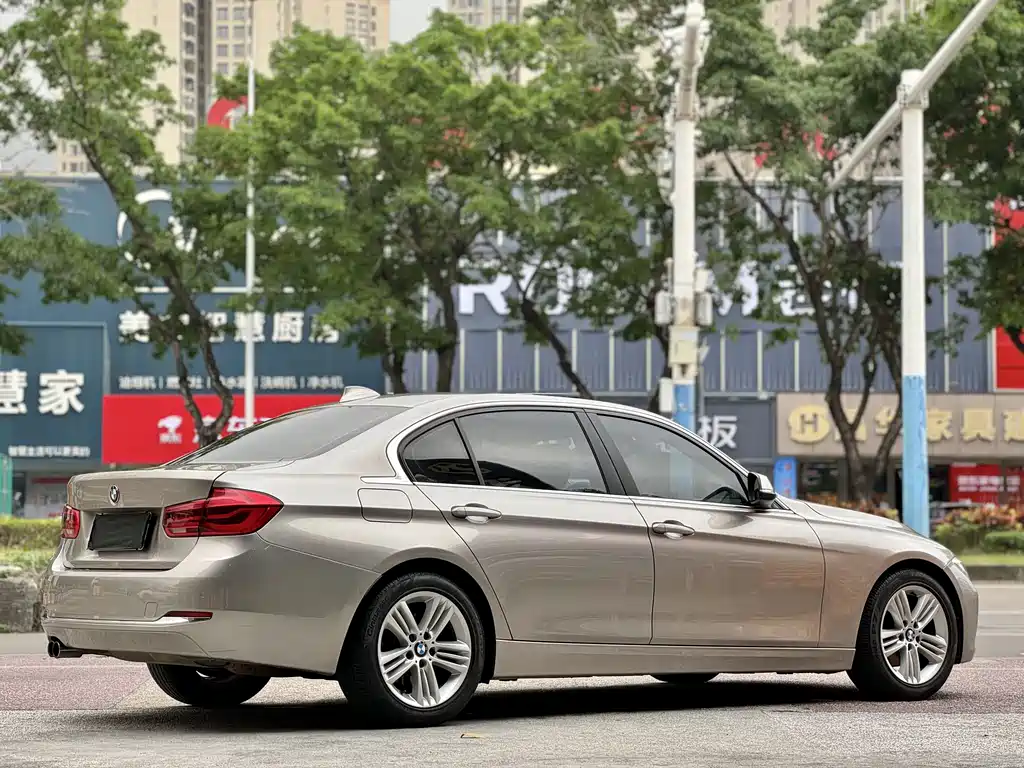 BMW 3 Series 2017 — фото 18