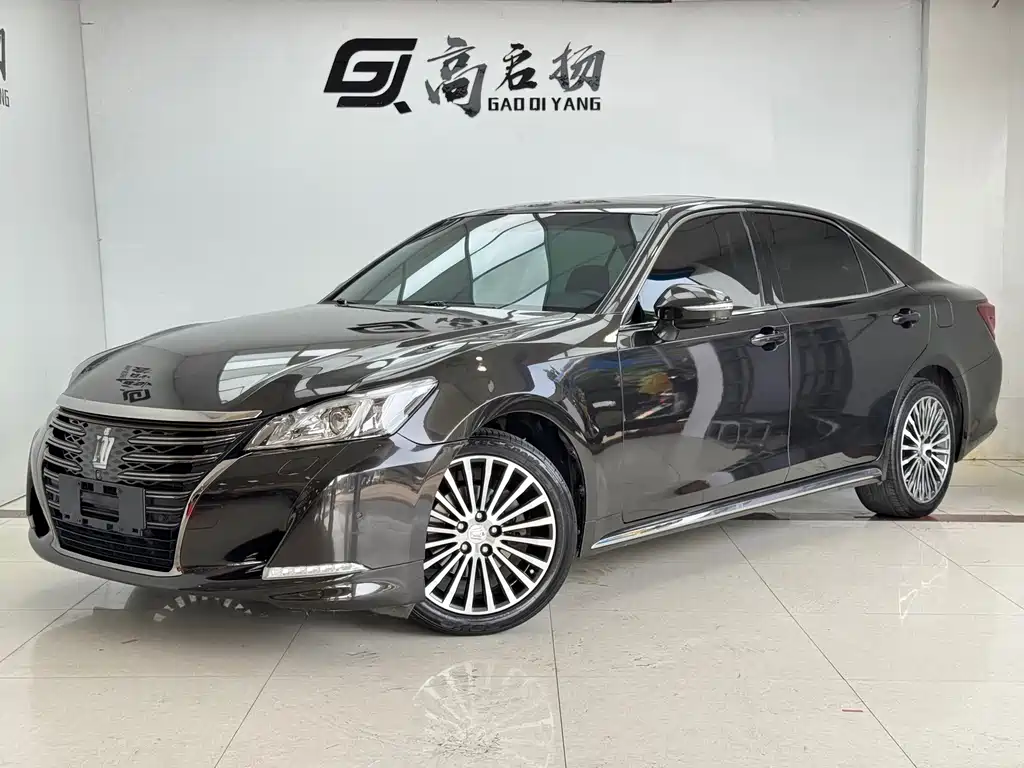 Toyota Crown 2018 — фото 1