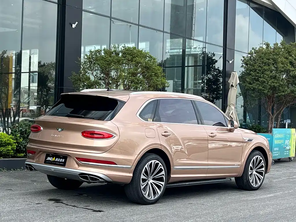 Bentley Bentayga 2023 — фото 10