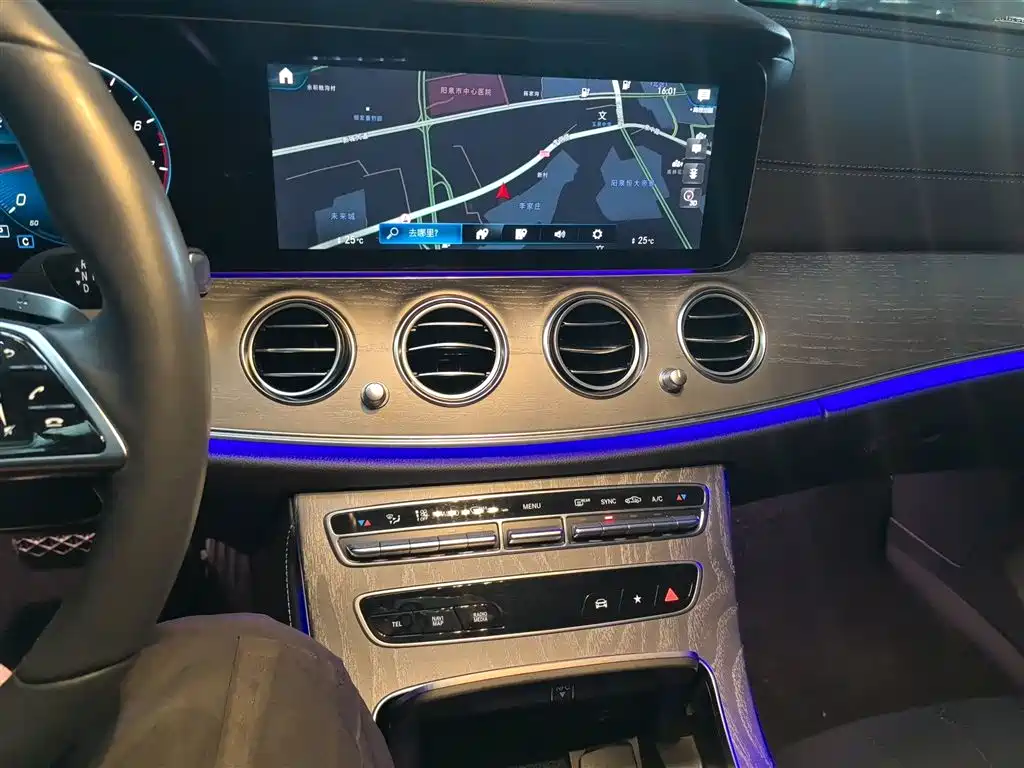 Mercedes-Benz E-Class 2023 — фото 13