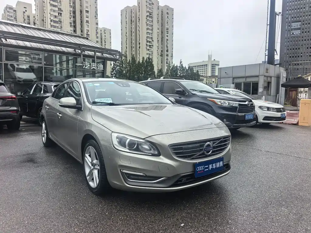 Volvo S60 2015 — фото 2