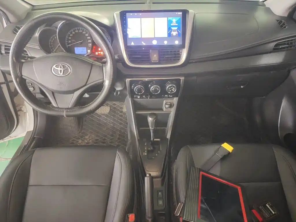 Toyota Yaris L 2017 — фото 10