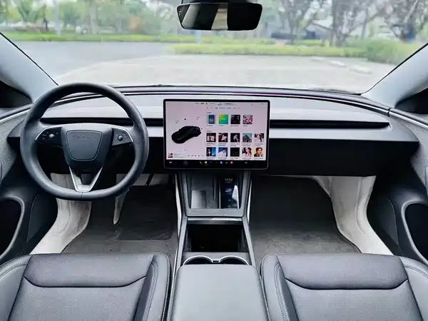 Tesla Model 3 2024