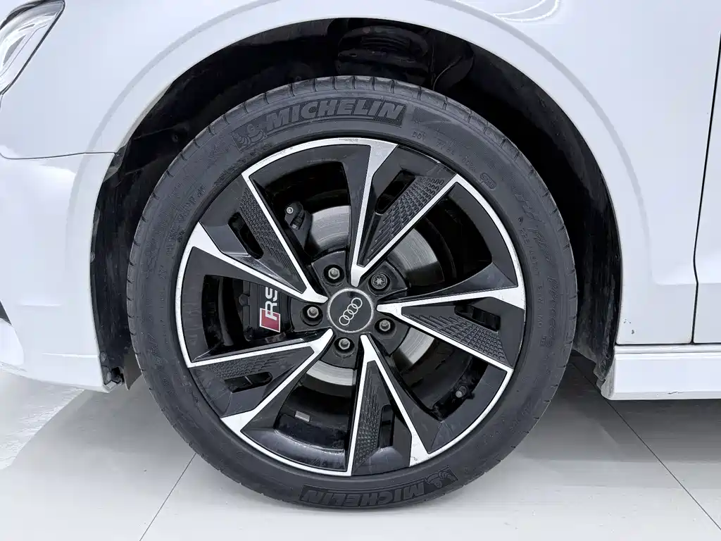 Audi A3 2019 — фото 10