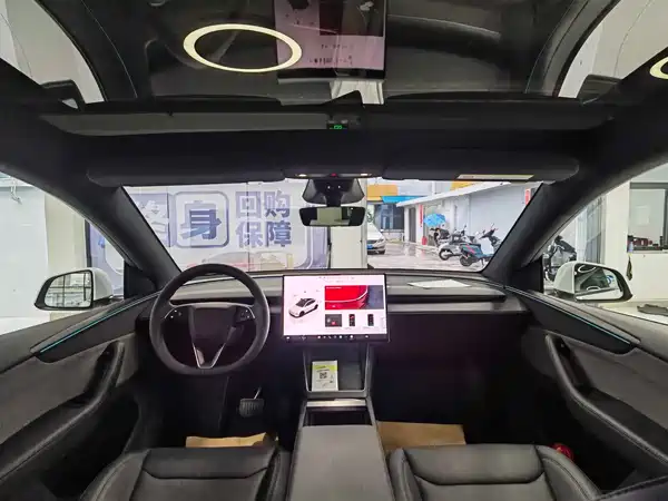 Tesla Model Y 2026