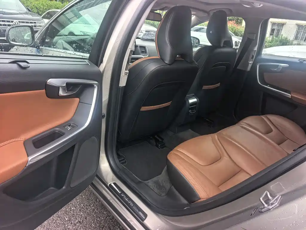 Volvo S60 2015 — фото 16