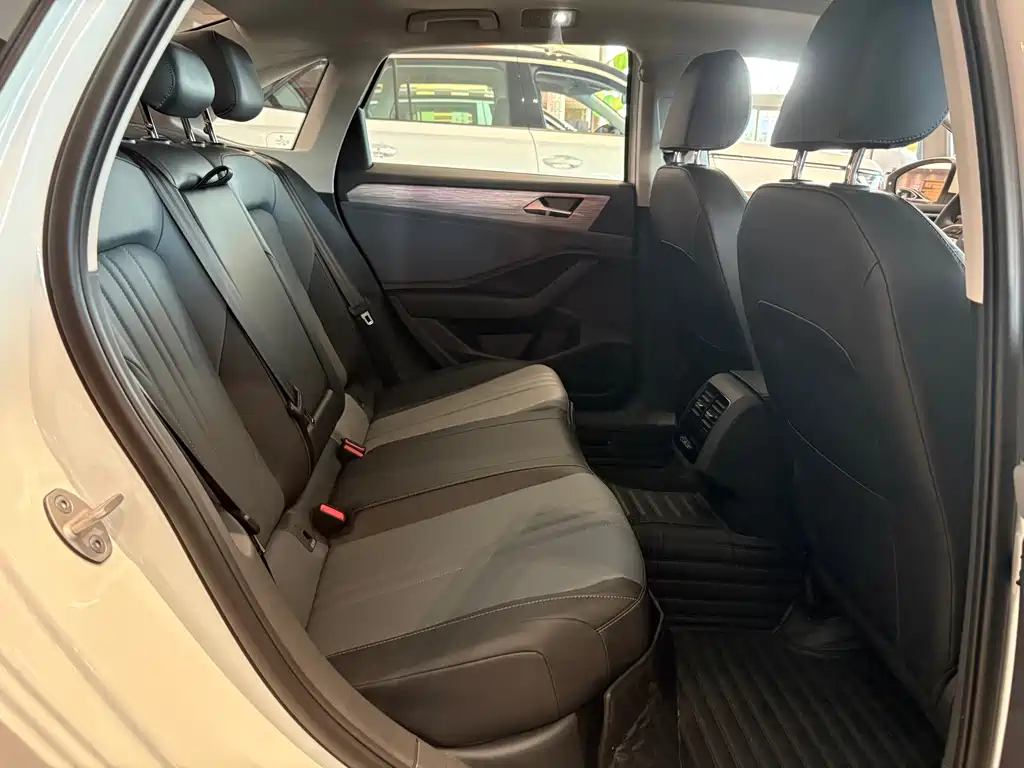 Volkswagen Sagitar 2026