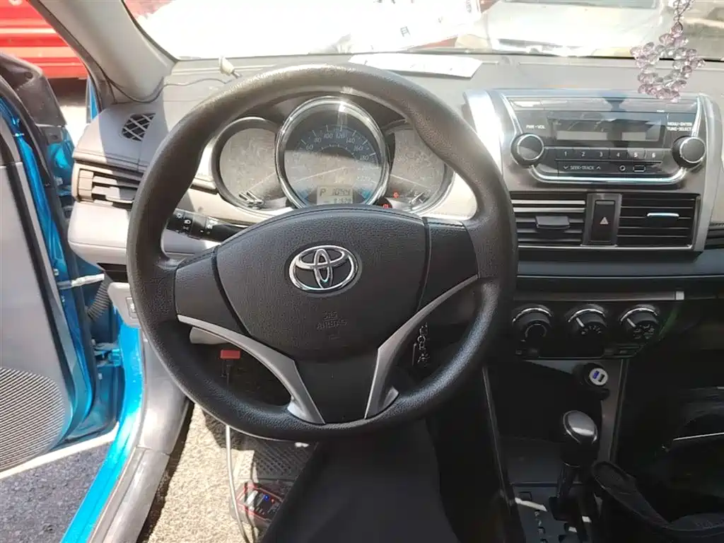 Toyota Yaris L 2015 — фото 11