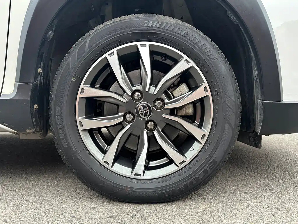 Toyota Yaris L 2022 — фото 21
