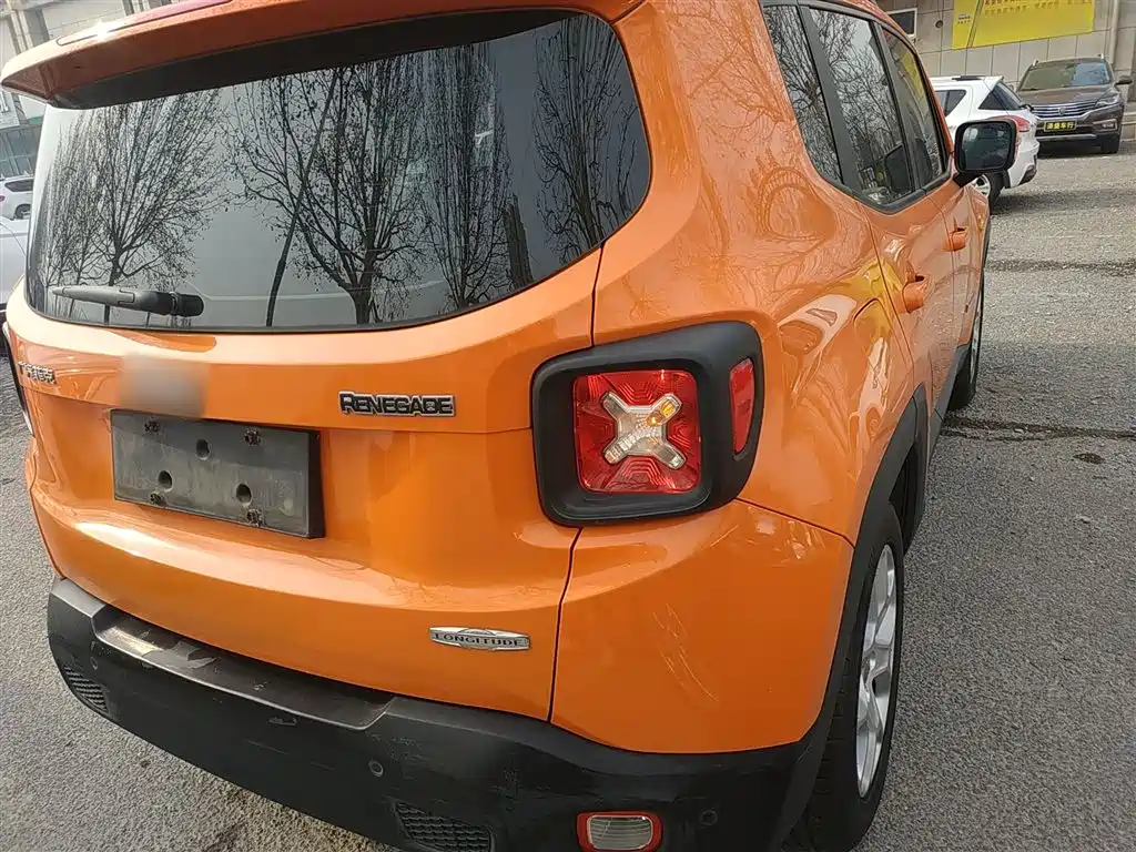 Jeep Renegade 2017 — фото 23