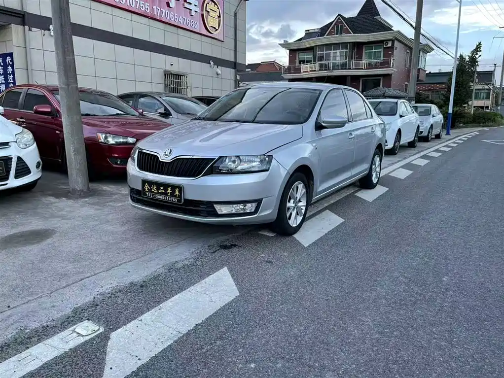 Skoda Rapid 2015 — фото 2