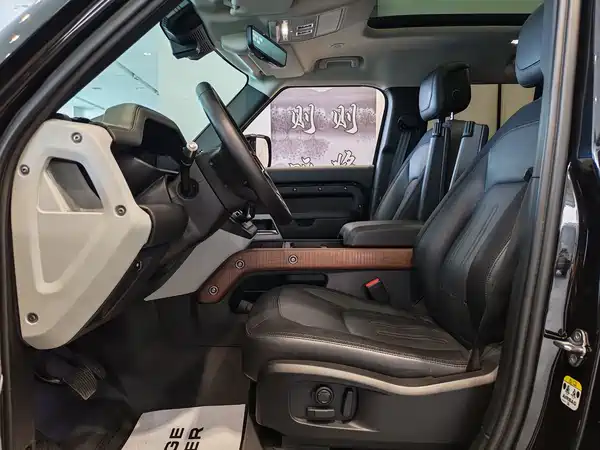 Land Rover Defender 2022
