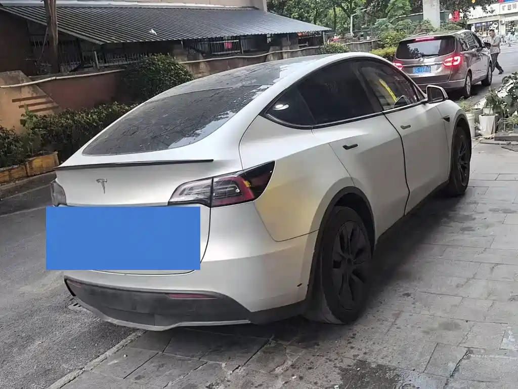 Tesla Model Y 2023 — фото 4
