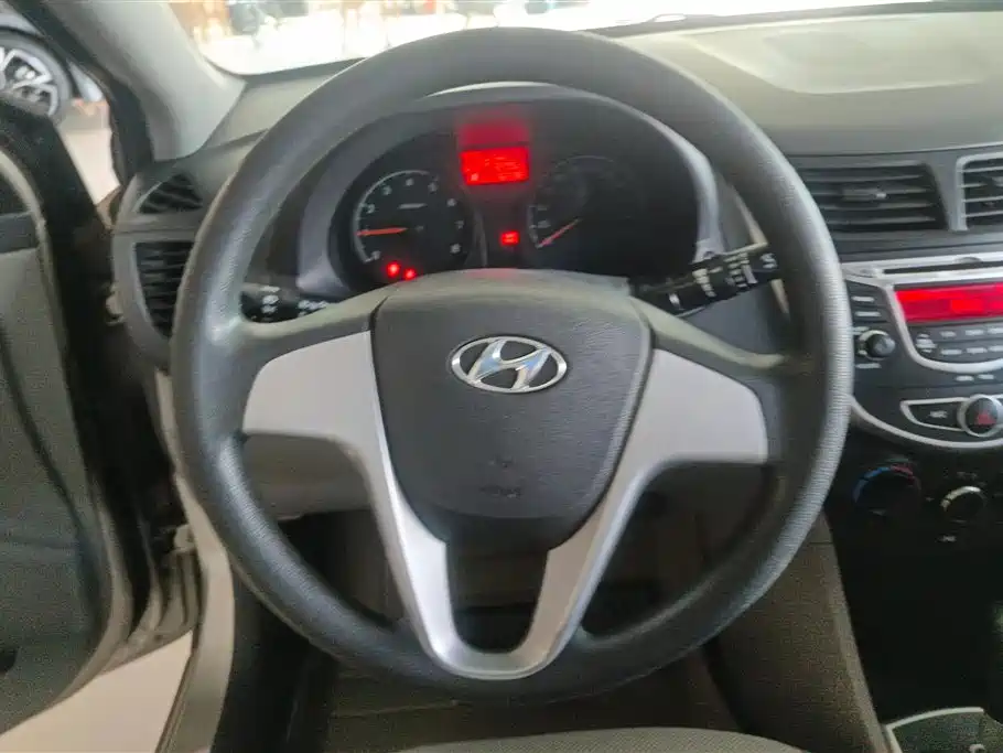 Hyundai Verna 2013 — фото 15