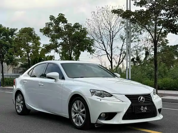 Lexus IS 2013