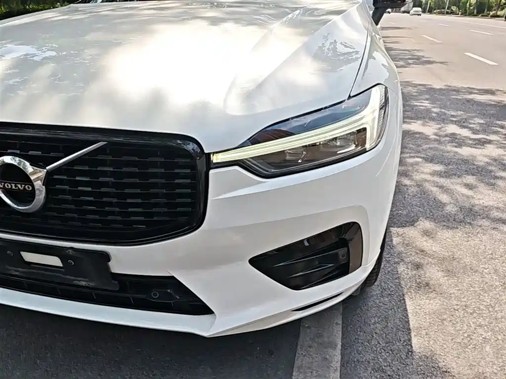 Volvo XC60 2021 — фото 24