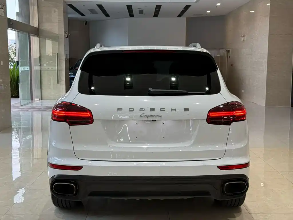 Porsche Cayenne 2017 — фото 16