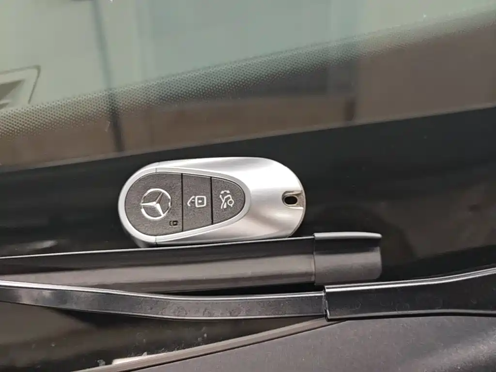 Mercedes-Benz C-Class 2023 — фото 9