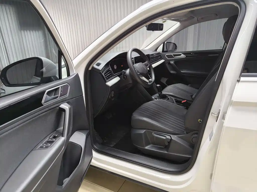 Volkswagen Tiguan L 2022 — фото 9