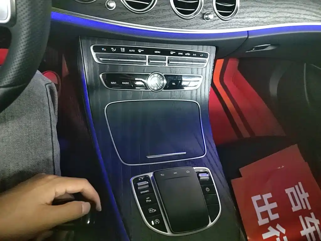 Mercedes-Benz E-Class 2020 — фото 14