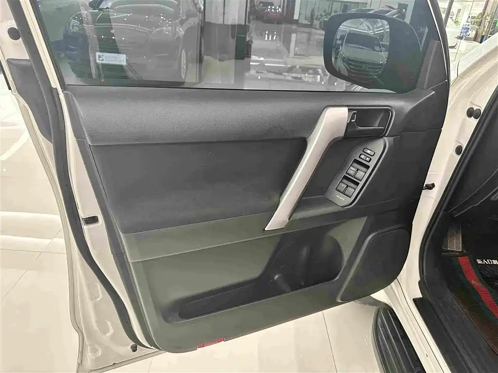 Toyota Prado 2015 — фото 6