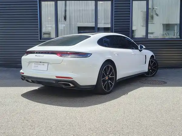 Porsche Panamera 2023