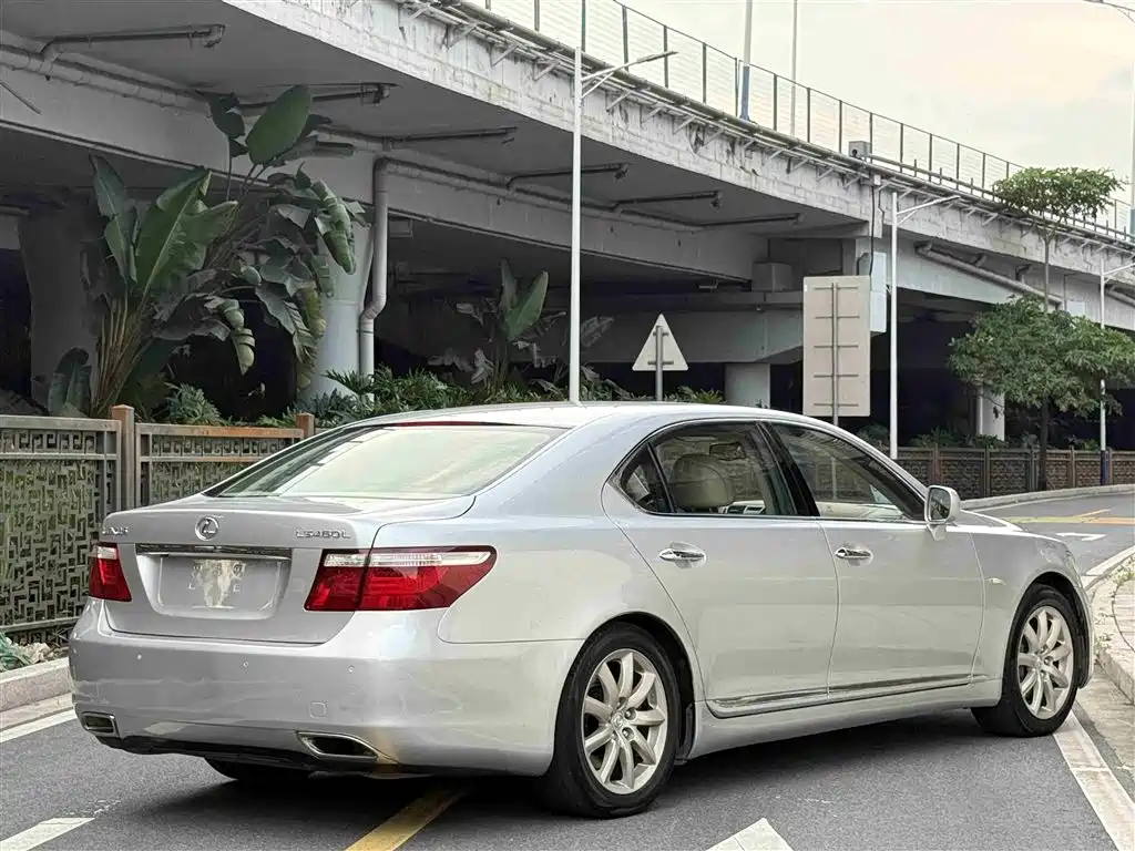 Lexus LS 2008 — фото 27