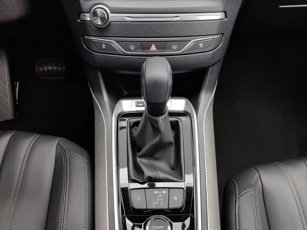 Peugeot 408 2022 — фото 13