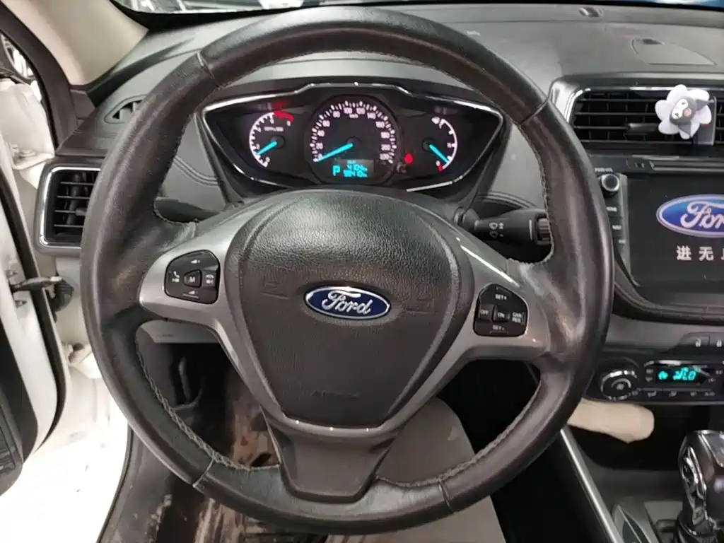 Ford Escort 2017 — фото 11