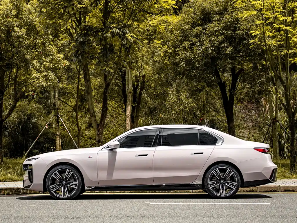 BMW 7 Series 2025 — фото 16