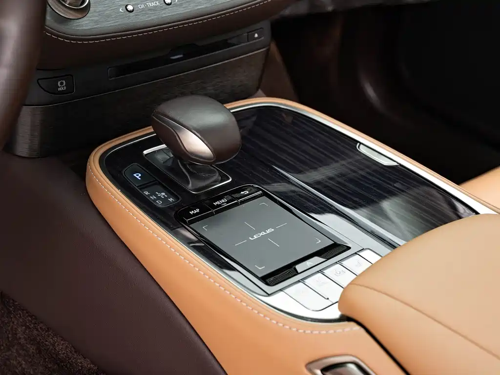 Lexus LS 2019 — фото 15