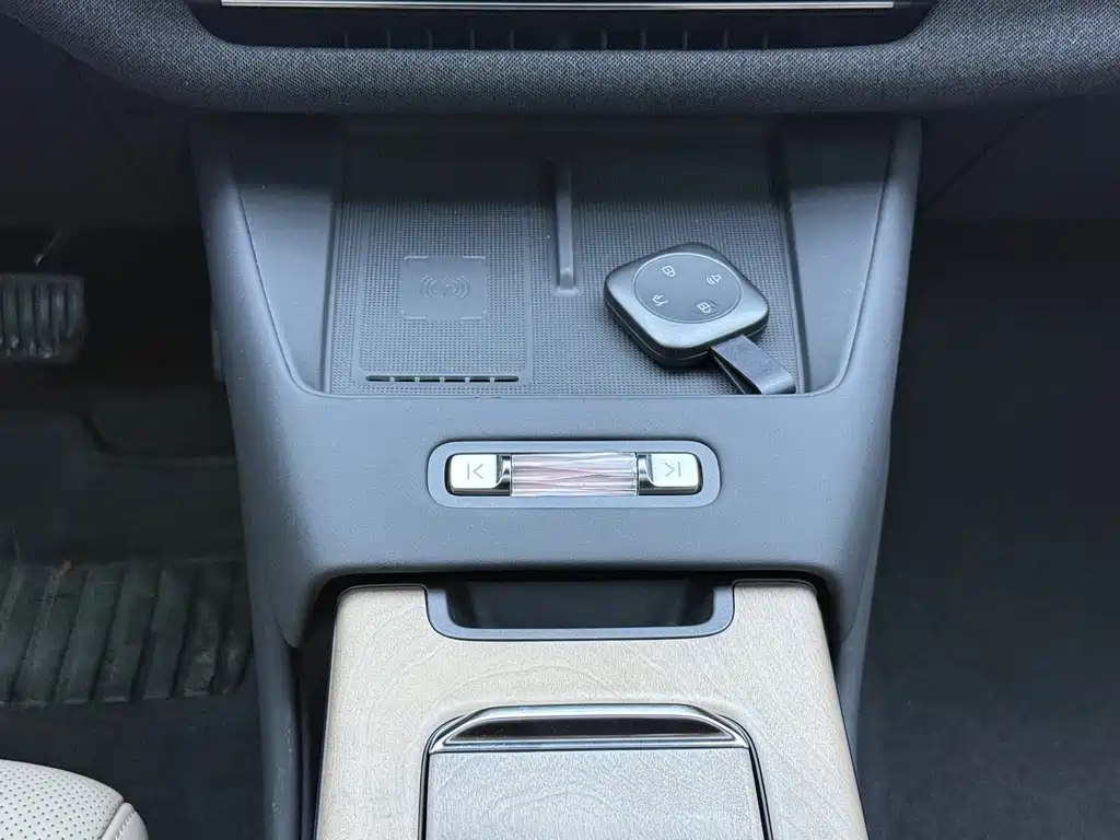 Volvo XC70 PHEV 2025 — фото 11
