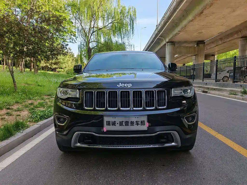 Jeep Grand Cherokee 2017 — фото 2
