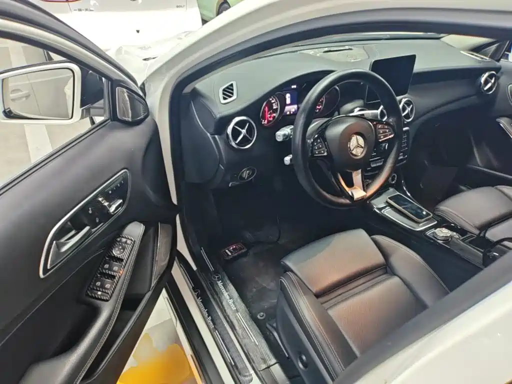 Mercedes-Benz GLA 2018 — фото 16