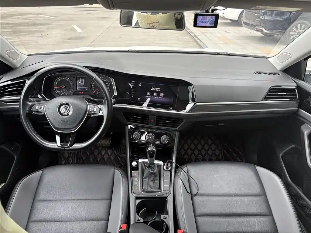 Volkswagen Sagitar 2020