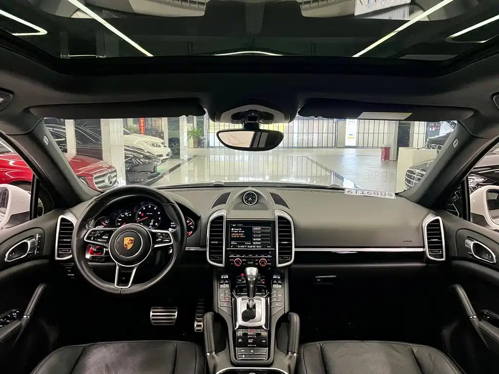 Porsche Cayenne 2016 — фото 11