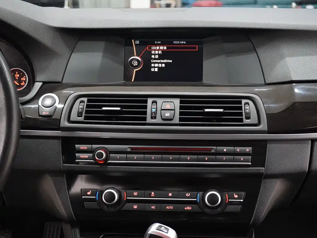 BMW 5 Series 2013 — фото 11