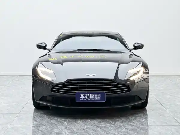Aston Martin DB11 2023