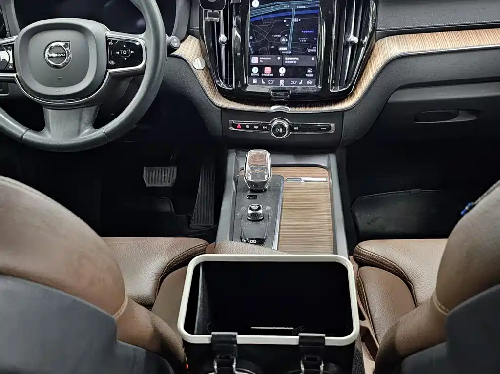 Volvo XC60 PHEV 2022 — фото 11