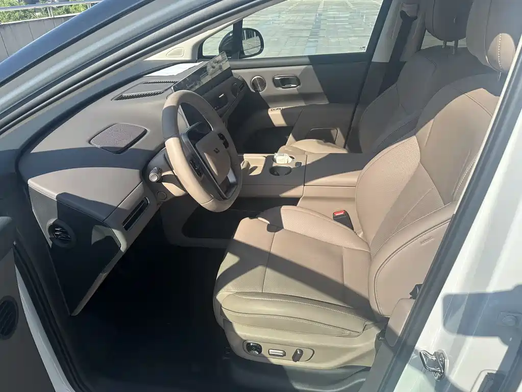 Li Auto i8 2025 — фото 12