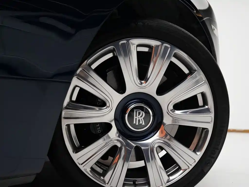 Rolls-Royce Dawn 2017 — фото 17