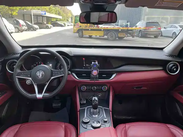 Alfa Romeo Stelvio 2017